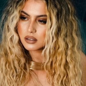 Meet your Posher, LinReve